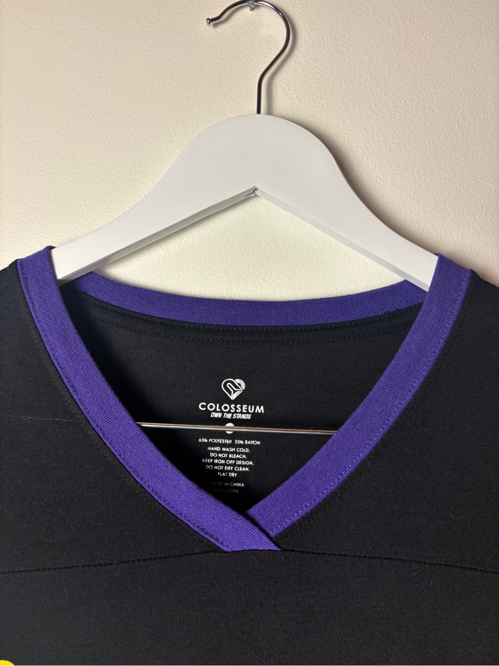 Colosseum Black V-Neck Tee with Purple Trim, Minnesota State Mankato, size M - Picture 4 of 7
